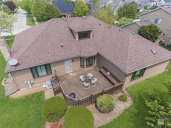 Newer 30 yr architectural shingle roof!