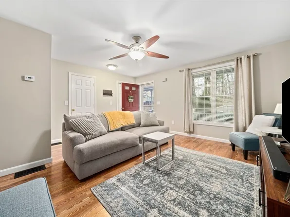 22 Churchill Ave APT A2, Whitman, MA 02382