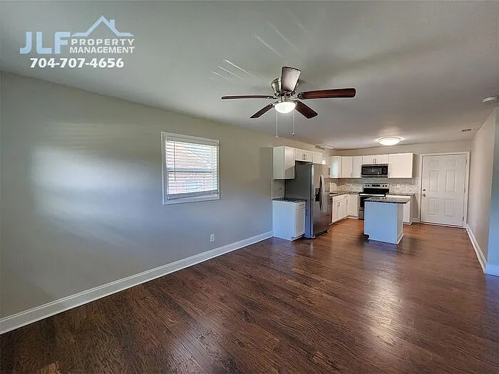 2 bed, 1.0 bath, 855 sqft, $1,295 — Photo 2