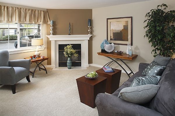 2nd image of 412 Center Rd APT B7