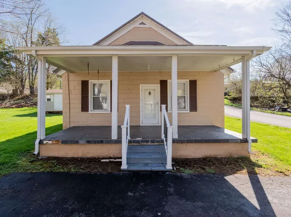 102 Peck St, Pembroke, VA 24136