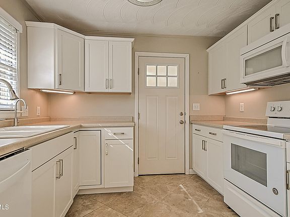 4th image of 115 Edgefield Rd
