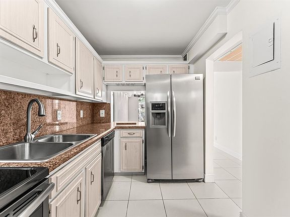 3rd image of 4500 N Federal Highway #344e