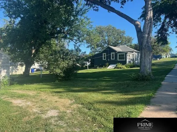 285 Locust St, Springfield, NE 68059