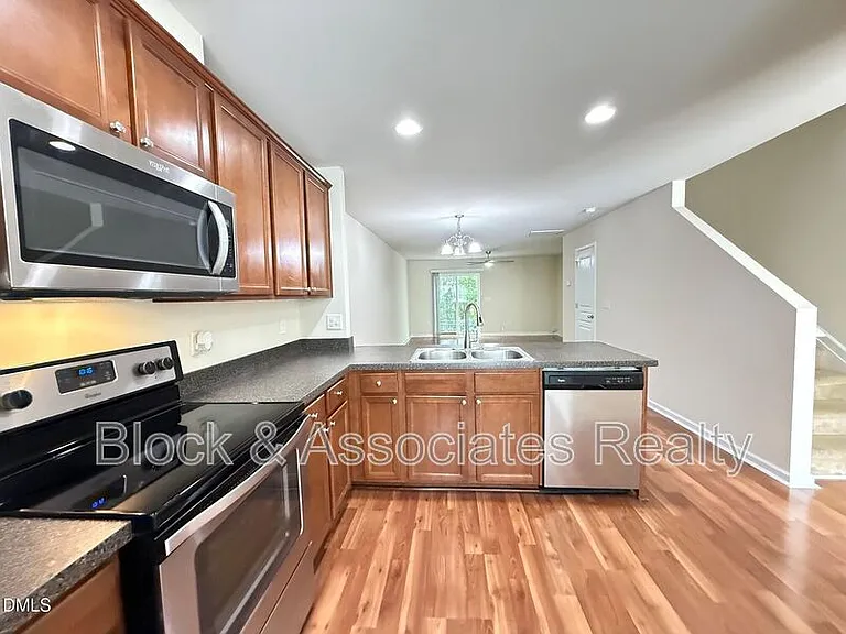 8527 Quarton Dr — Photo 5
