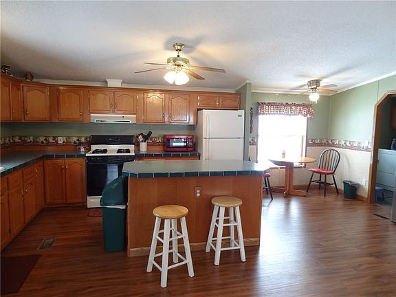 4th image of 515 Rockview Dr