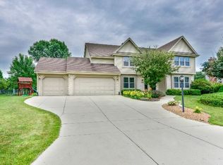 N73W15930 Alpine Ln, Menomonee Falls, WI 53051