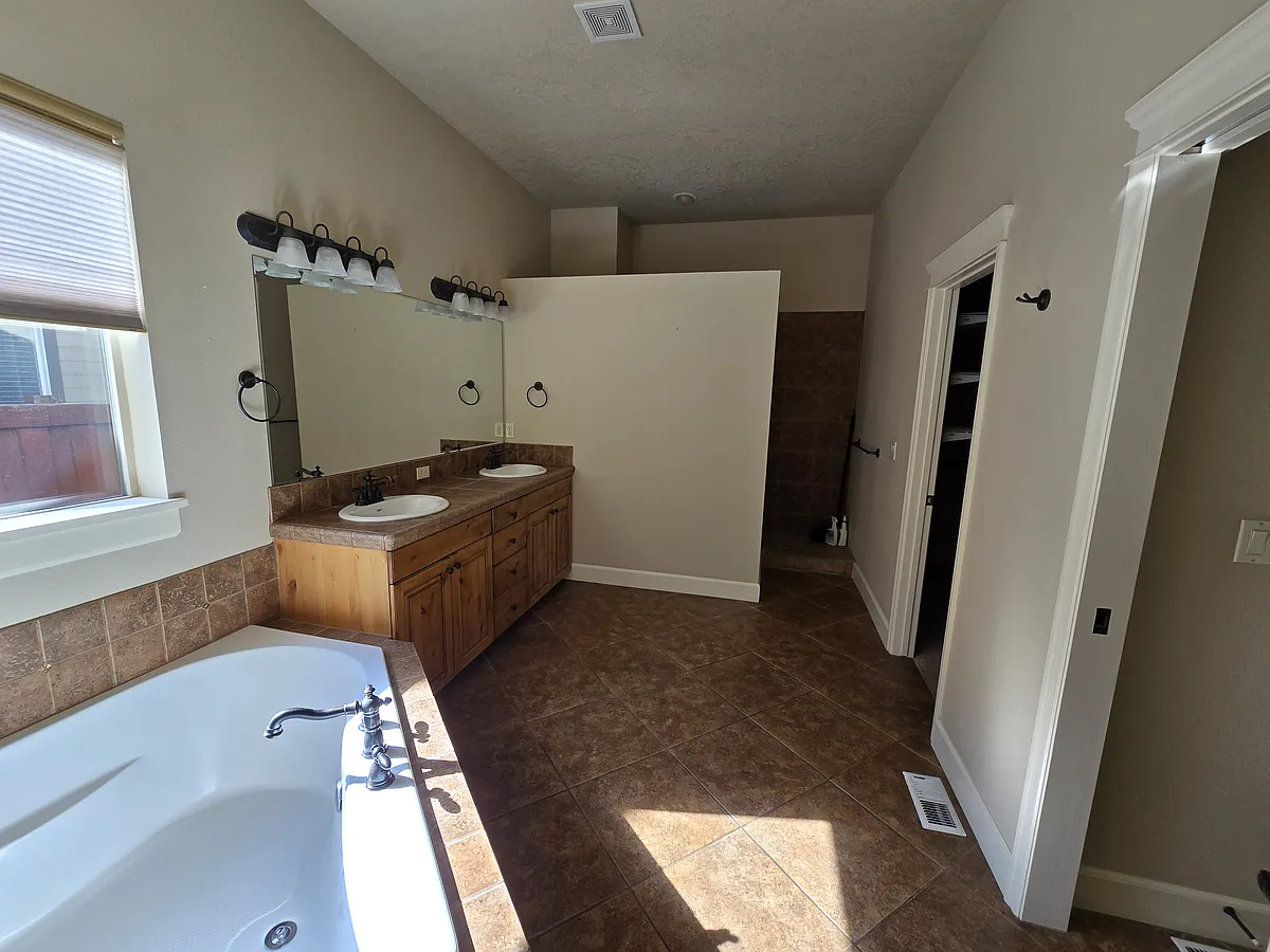 Building Photo - 901 E Kaibab Trail Dr