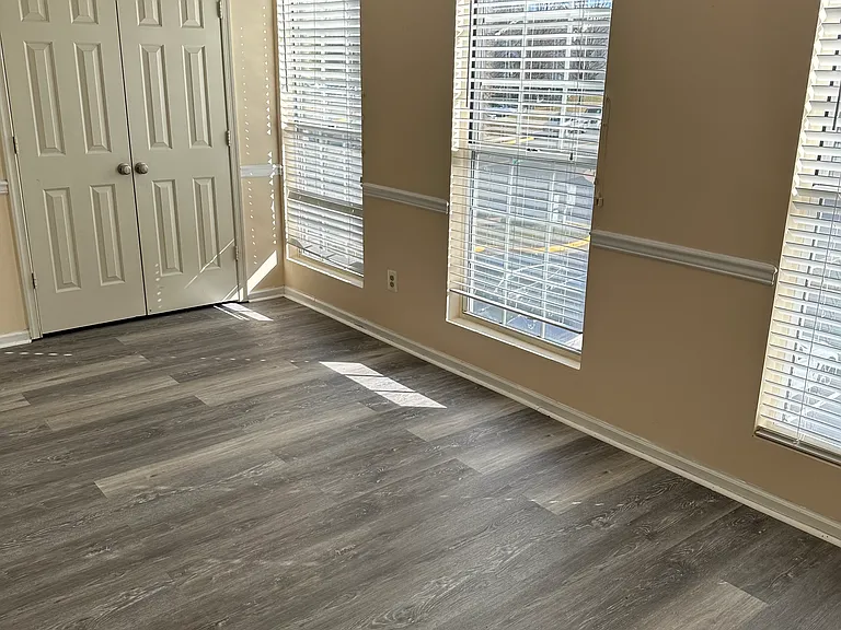 106 Hampstead Ct NE — Photo 18