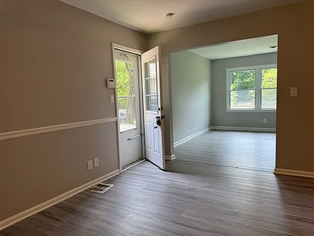 905 Camden Ct — Photo 6