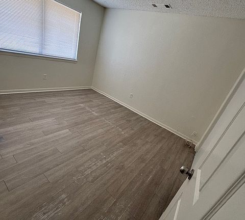 5th image of 16819 Mossdale Ave