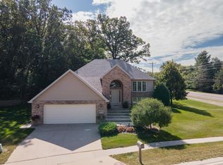 1024 Southern Woods Pl SW, Rochester, MN 55902