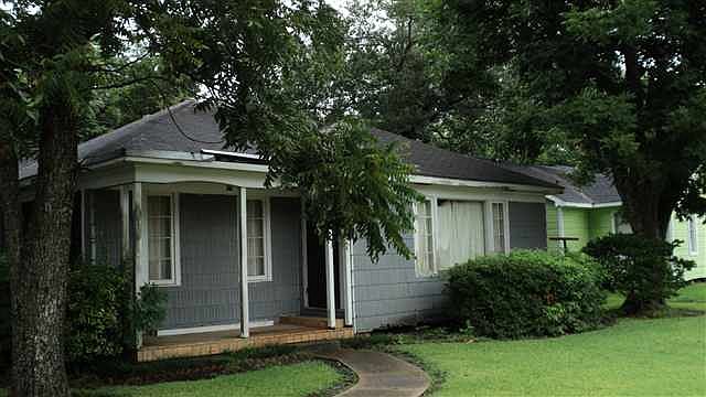 1st image of 4747 Forest Dr