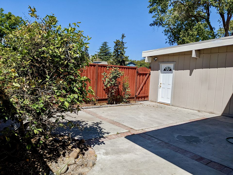 1st image of 711 Los Olivos Dr