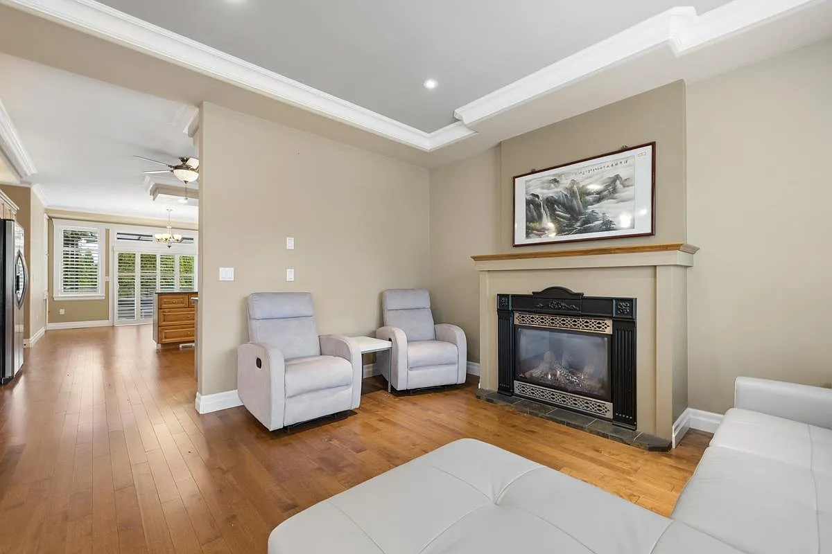 4 bed, 2518 sqft, $4,850 — Photo 4