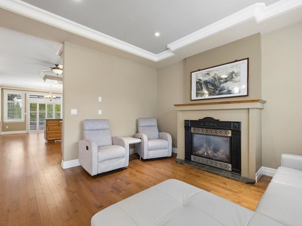 4 bedroom rental in Surrey — photo 4