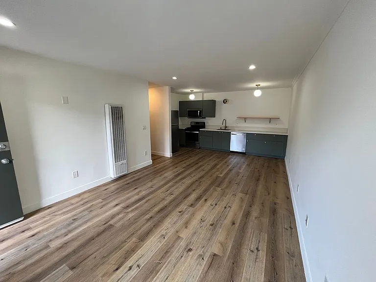 15432 Gault St — Photo 11