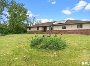 3685 N Oak Hill Rd, Rochester, IL 62563