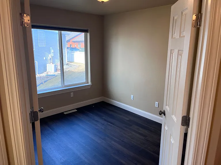 3285 Banff Ave — Photo 3