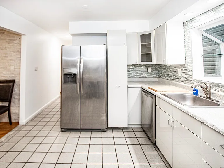 391 Manila Ave #2 — Photo 16