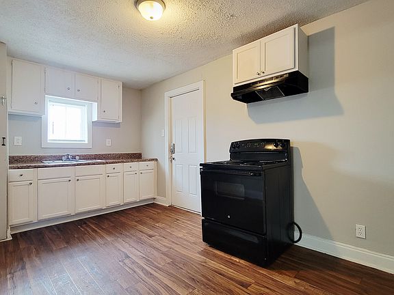 5th image of 3029 Melita Ave