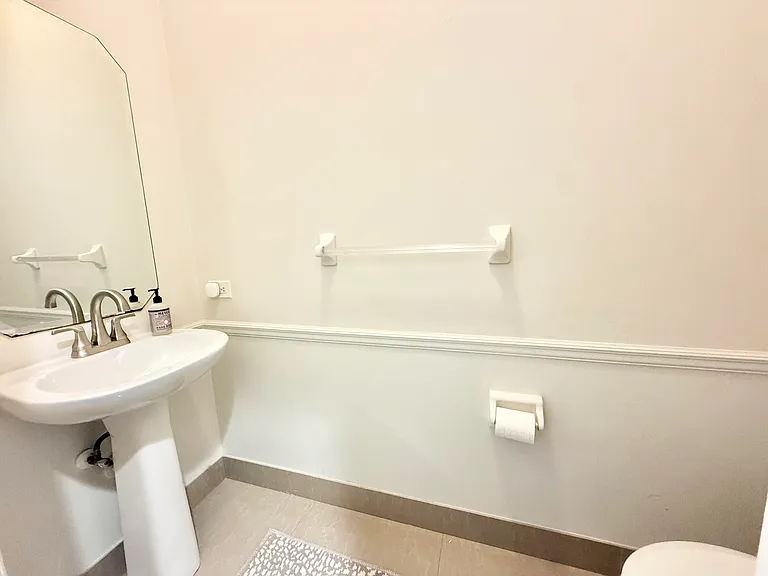 12671 Yardley Dr — Photo 20