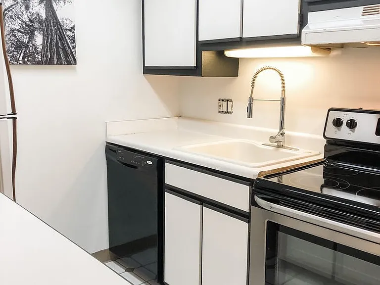3250 Oneal Cir #L27 — Photo 1