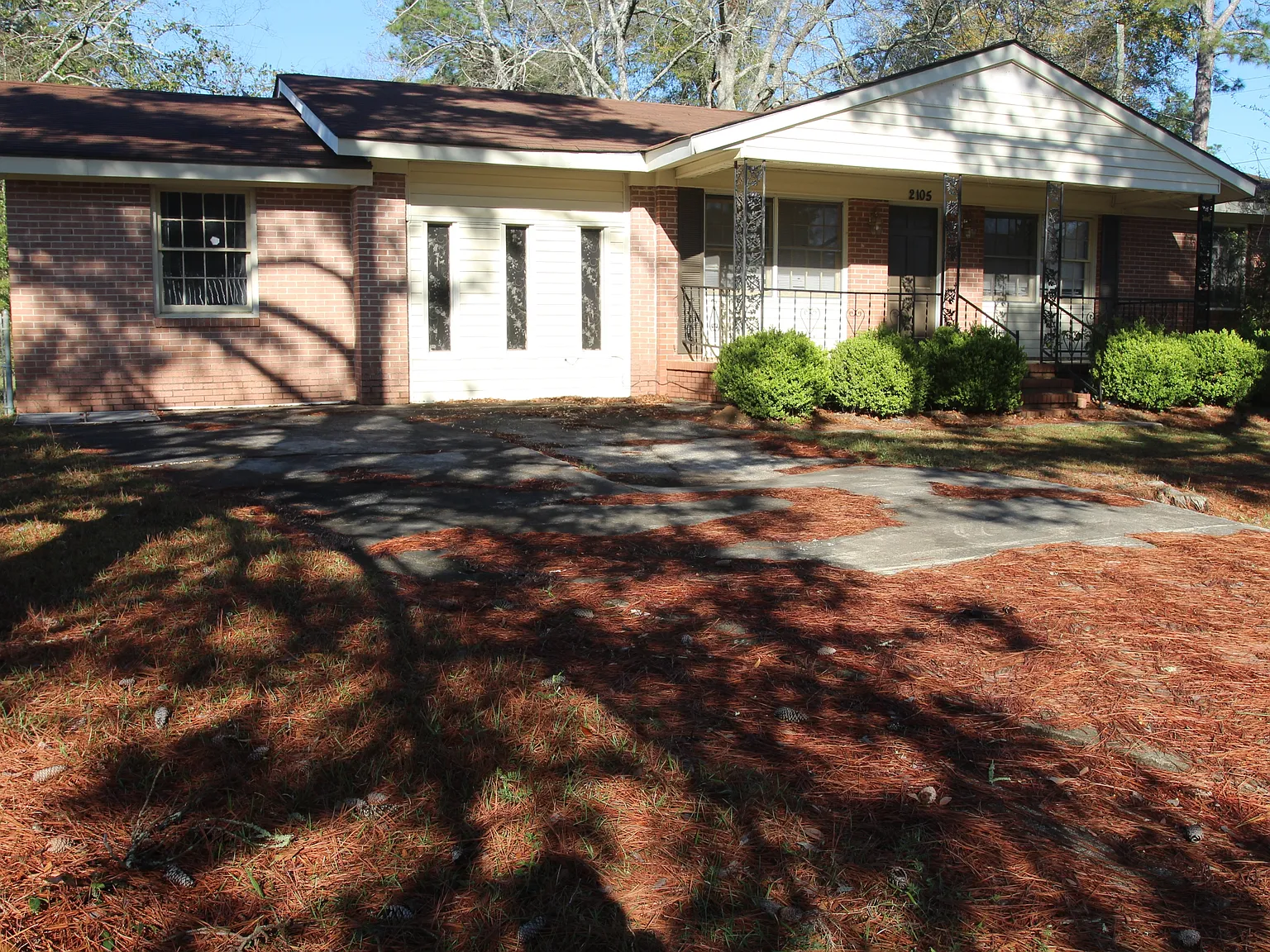Evergreen Drive 2105* - 1 — Photo 2