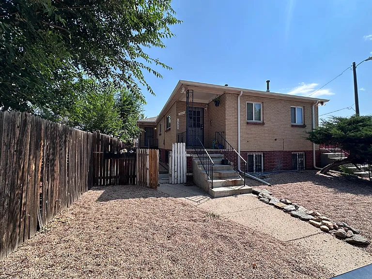 1526 N Ulster St — Photo 8