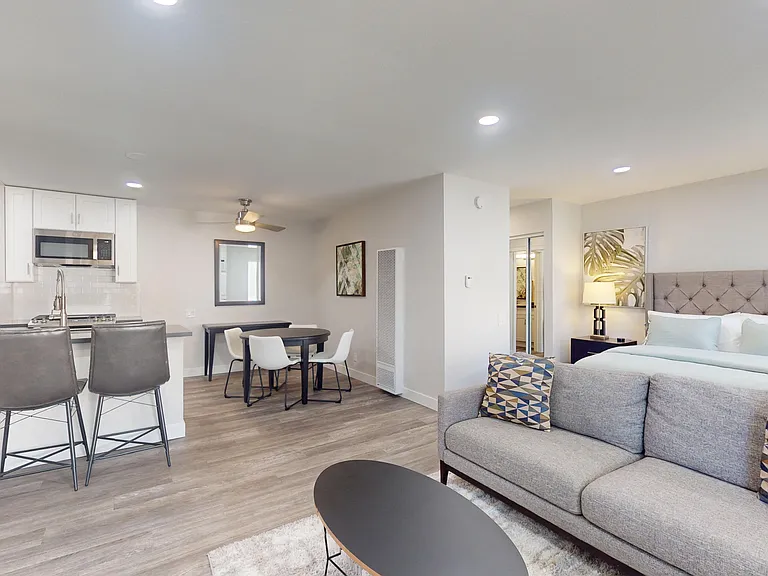 Charter Oaks Apartments — Photo 32
