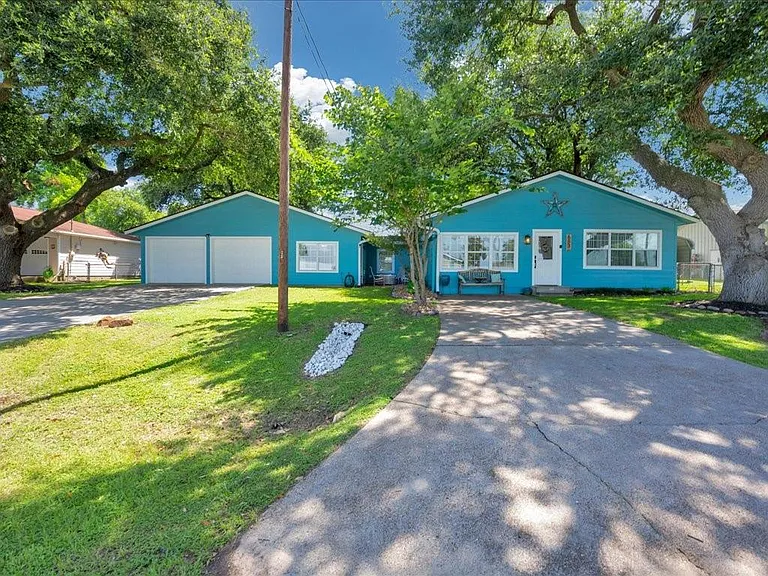 683 Water View Dr — Photo 6