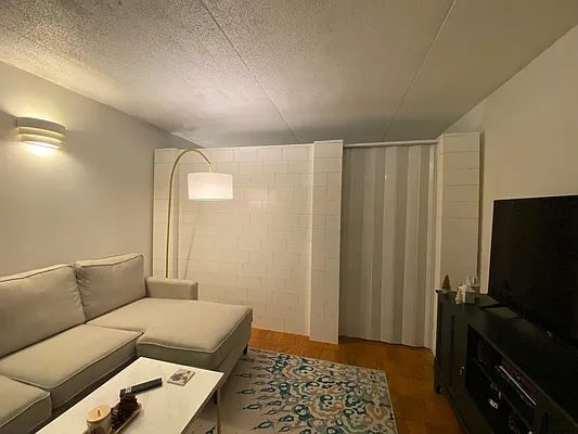 Rented by SERHANT. | media 11