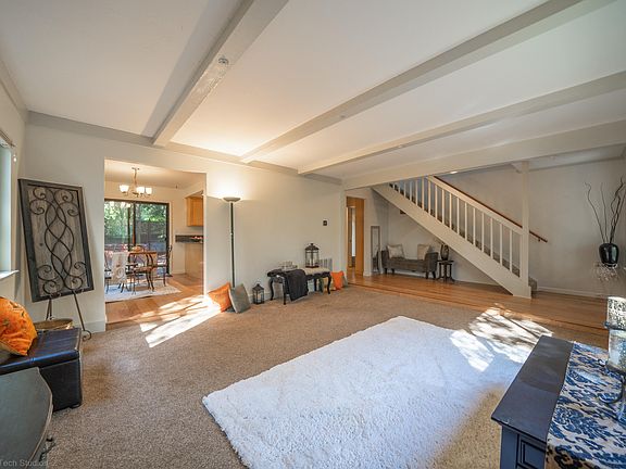 4th image of 3432 Wimbledon Dr