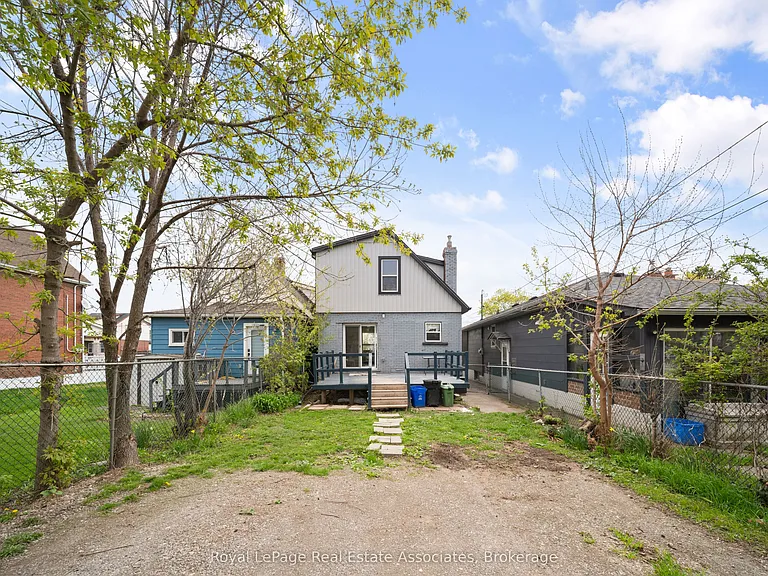 305 Weir St N #UPPER — Photo 16