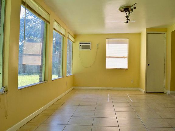5th image of 5733 Lake Lucina Dr N