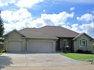 2353 S Lexus Ave, Springfield, MO 65807