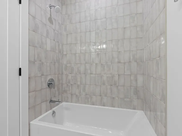904 W Dakin LLC — Photo 26