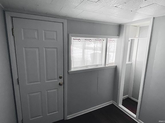 3rd image of 809 S Washington St