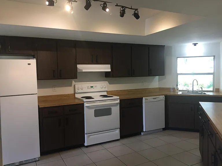48 Fernwood Ln — Photo 2