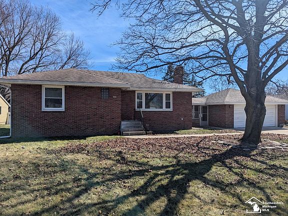 2nd image of 1954 Vivian Rd