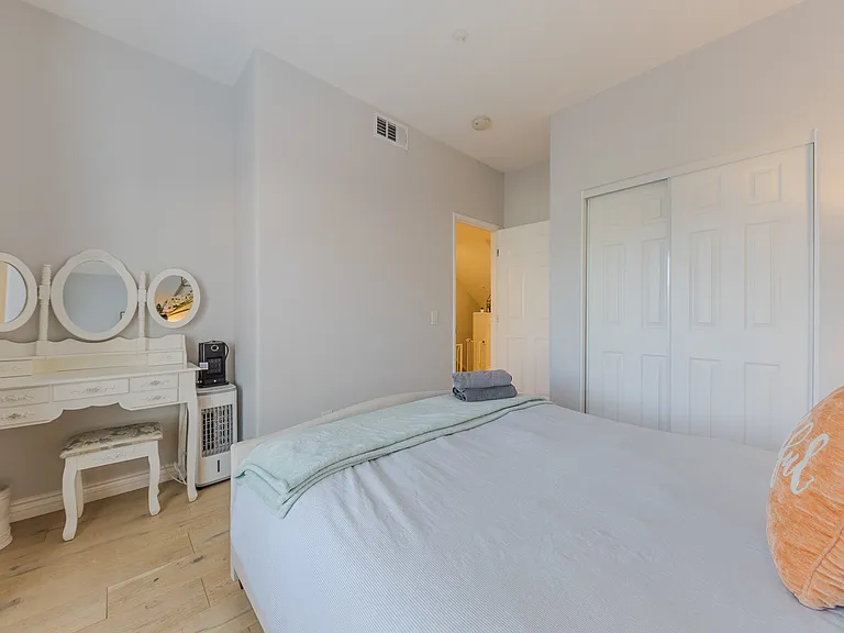 628 E Walnut St — Photo 22