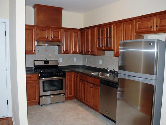 2nd image of 327 S Park St Floor 1