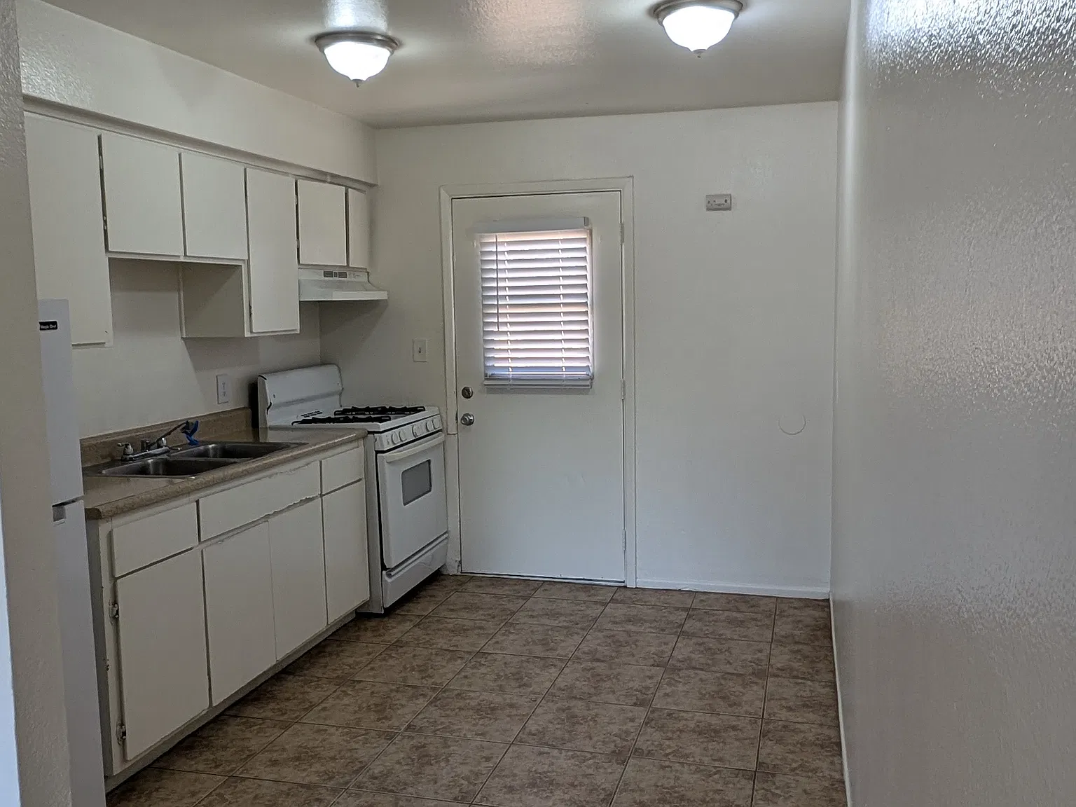 2 bed, $1,200 — Photo 2