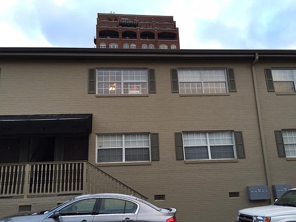 view of unit from outside/parking lot