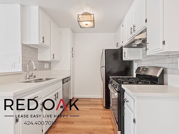 3rd image of 11817 3/4 Victory Blvd #102