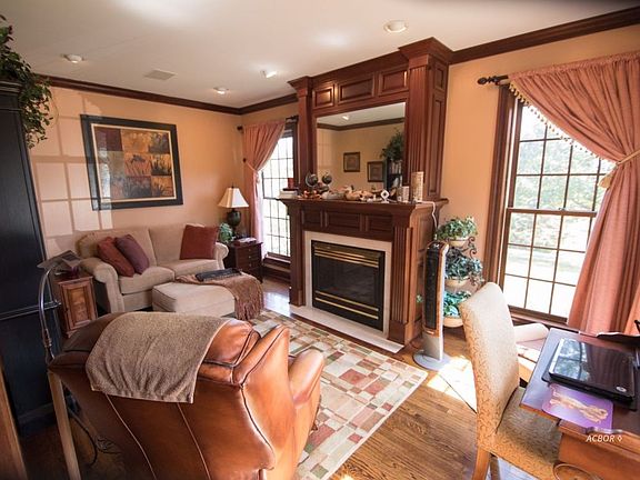 4th image of 554 Juniper Ln
