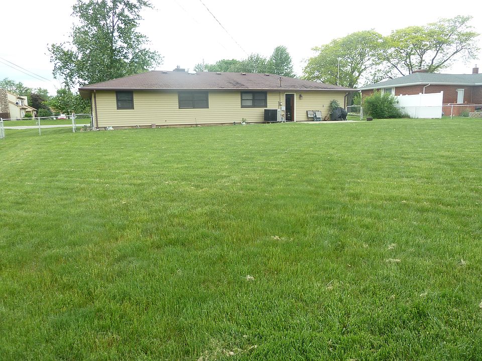 2nd image of 3834 Maplecrest Rd