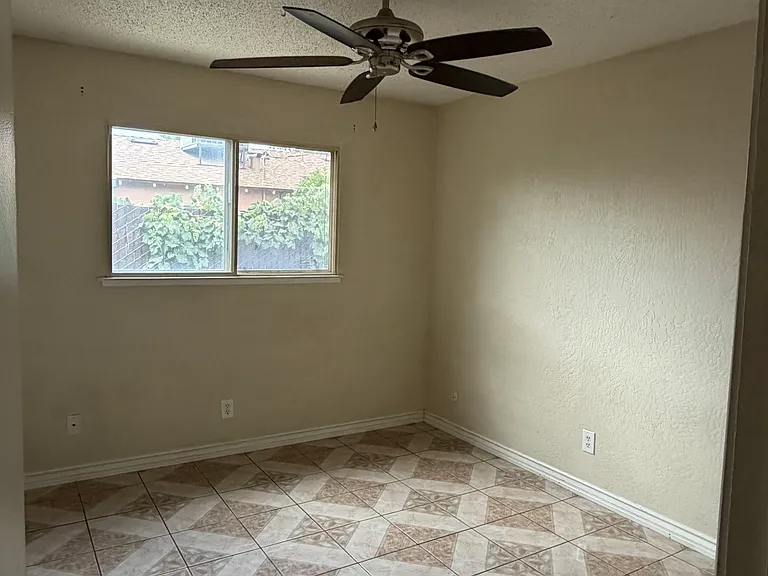 4207 N Woodson Ave — Photo 8