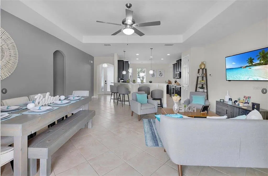 5 bed, 3.0 bath, 2270 sqft, $3,300 — Photo 2