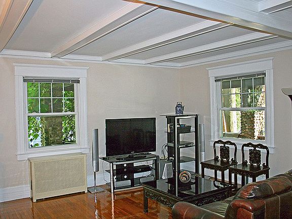 Living Room, 270 sq. ft